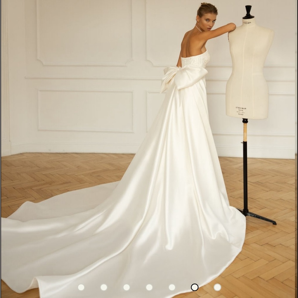 Eva Lendel - Lanvee Overskirt with Oversized Bow